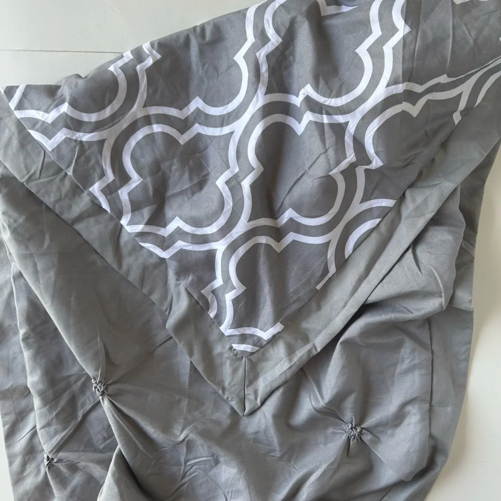 3/$20 1 Piece- UNIQUE HOME 100% MICROFIBER POLYESTER KING